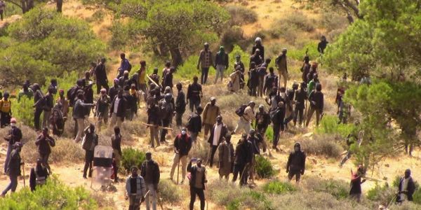 “لاراثون” : 2500 حراگ سوداني كيوجدو باش يقتاحمو الگرياج الحدودي ديال مليلية