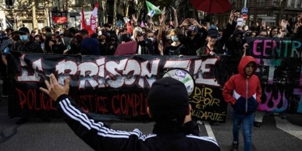 فرنسا.. آلاف المتظاهرين نزلو للشوارع في باريس ومدن أخرى باش يحتجو ضد عنف  وعنصرية البوليس